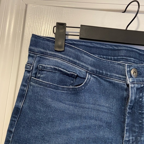 J. Jill Denim Size 6 Medium Wash Soft Stretchy 5-Pocket Leggings Skinny Jeans - Picture 3 of 12